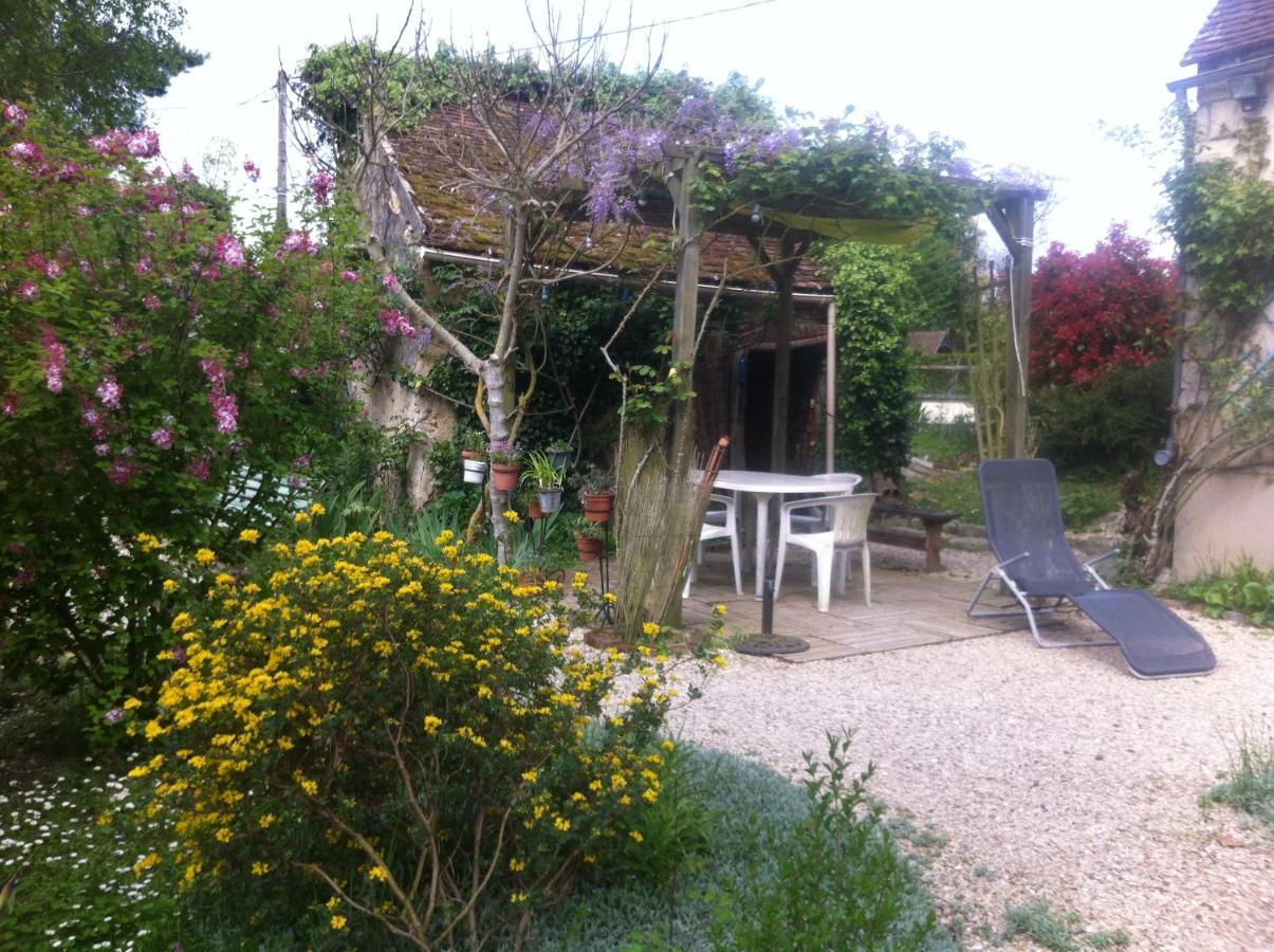 Les 3 Roses Acomodação com café da manhã Villeneuve-sur-Yonne Exterior foto