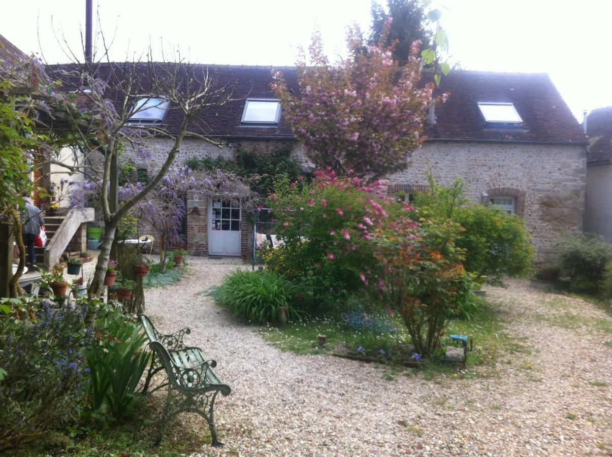 Les 3 Roses Acomodação com café da manhã Villeneuve-sur-Yonne Exterior foto